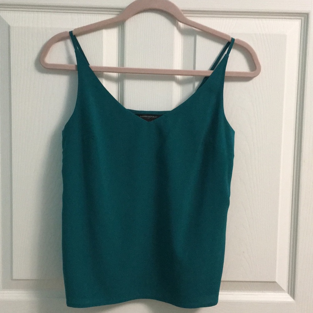 NWOT Banana republic cami top XS color is green